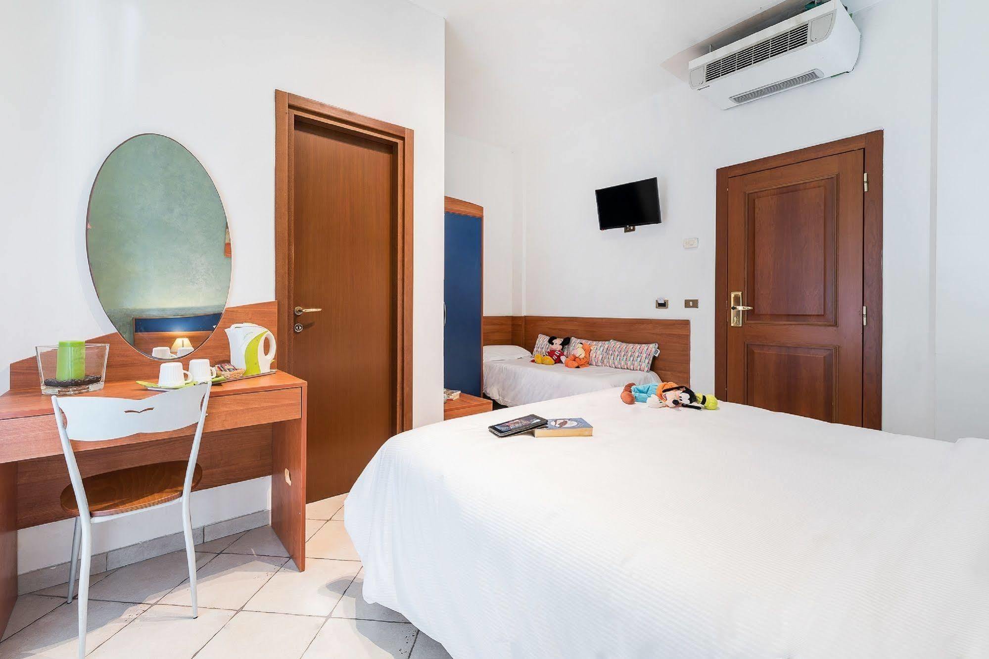 Hotel La Villetta Fiumicino Ngoại thất bức ảnh
